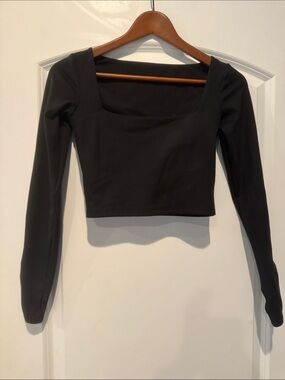 GIlly Hicks Hollister Black Long-Sleeve Square Neck Crop Top with bra S